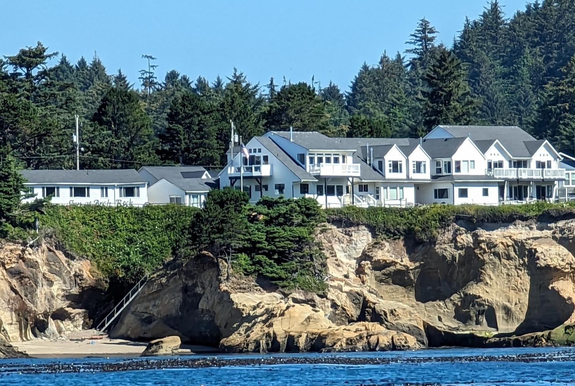 Inn At Arch Rock 2*